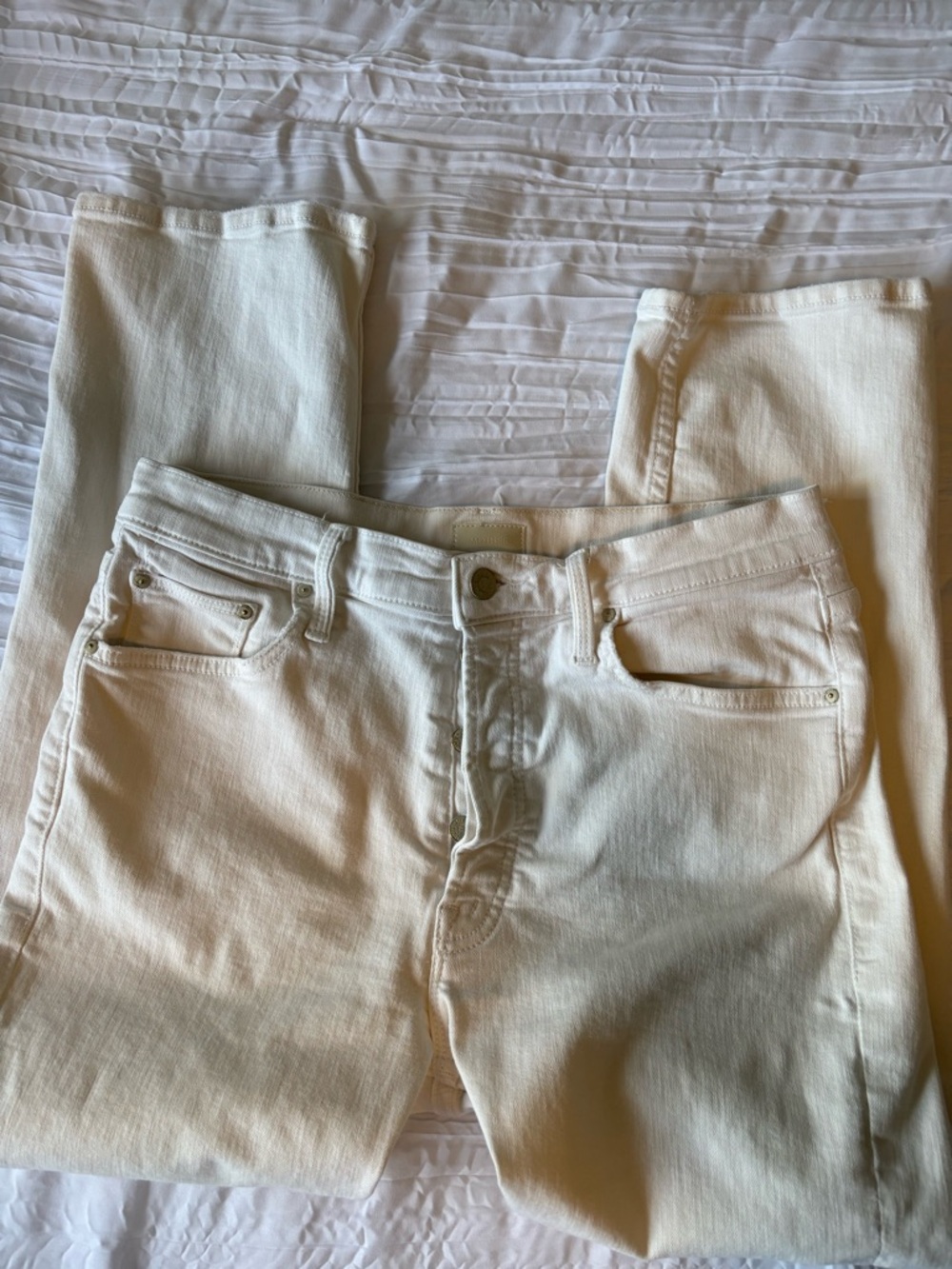 MOTHER Cropped Ankle Jeans in Cream